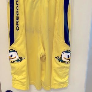 Calling all Duck fans! 🏈.  Gameday authentic Nike shorts, Men sz small.